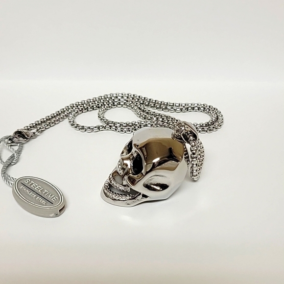 Stainless Steel Scull Pendant on a 22 inch Stainless cable chain - Picture 3 of 5